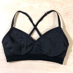 Lululemon charcoal grey sports bra in size 6.